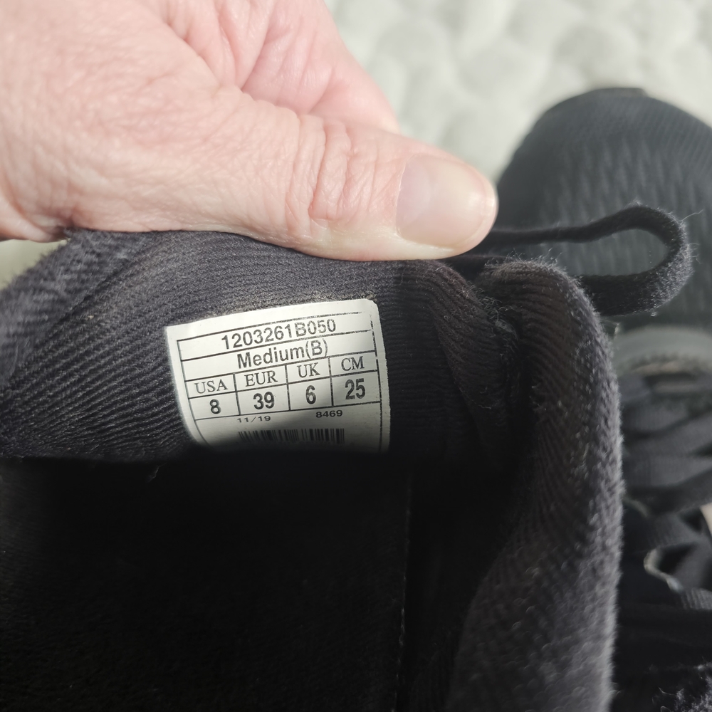 Brooks Black and Blue Athletic Shoes - Picture 10 of 10